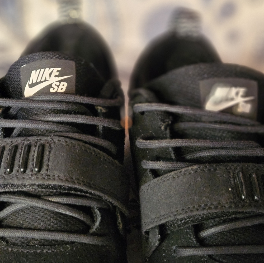 NIKE - Picture 10 of 12
